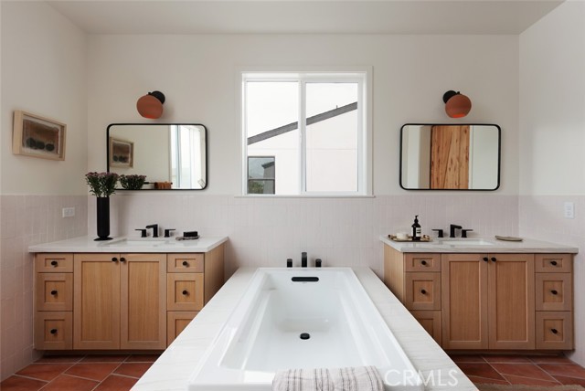 Detail Gallery Image 10 of 17 For 18012 Hazel Ct, Fountain Valley,  CA 92708 - 3 Beds | 3/1 Baths