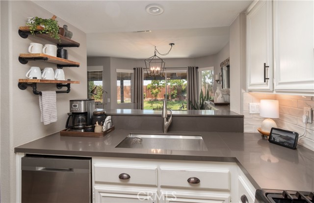 Detail Gallery Image 12 of 37 For 12775 Sundown Rd, Victorville,  CA 92392 - 3 Beds | 2/1 Baths