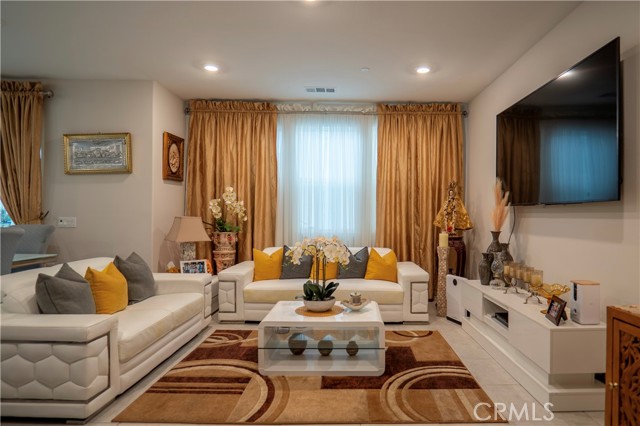 Detail Gallery Image 8 of 31 For 20525 Martingale, Saugus,  CA 91350 - 3 Beds | 3 Baths