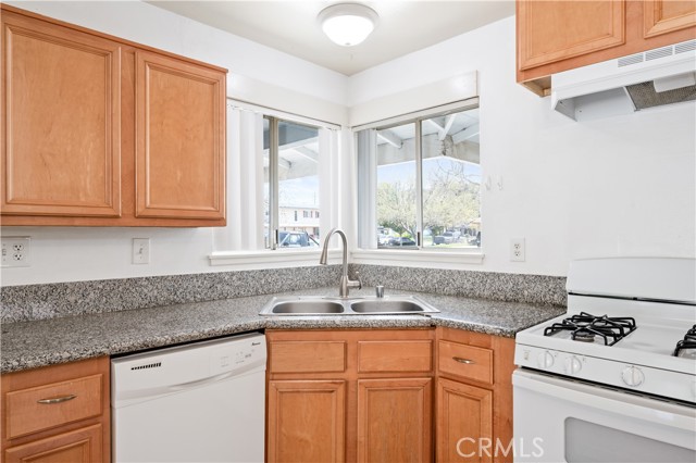 Detail Gallery Image 13 of 48 For 21015 Cedarfalls Dr, Saugus,  CA 91350 - 3 Beds | 2 Baths