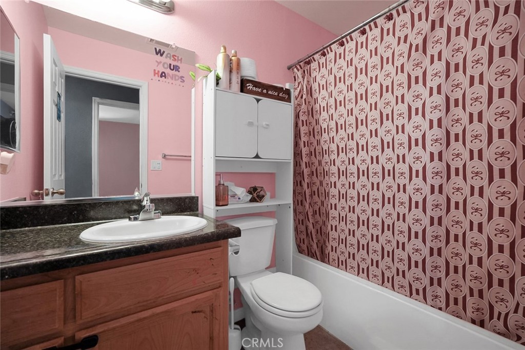 https://media.crmls.org/medias/ffad3add-0f59-44a4-85cf-20cefafec772.jpg?preset=X-Large