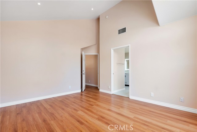 Detail Gallery Image 15 of 38 For 19017 Gault St #103,  Reseda,  CA 91335 - 3 Beds | 3 Baths