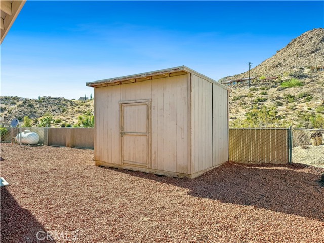 57466 Buena Suerte Road, Yucca Valley CA: https://media.crmls.org/medias/ffad7735-24bc-4163-854f-a736e5627703.jpg