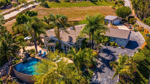 40468 Rock Mountain Drive, Fallbrook CA: https://media.crmls.org/medias/ffad9a97-fcd0-4bf2-8d36-2b69ede30ce0.jpg