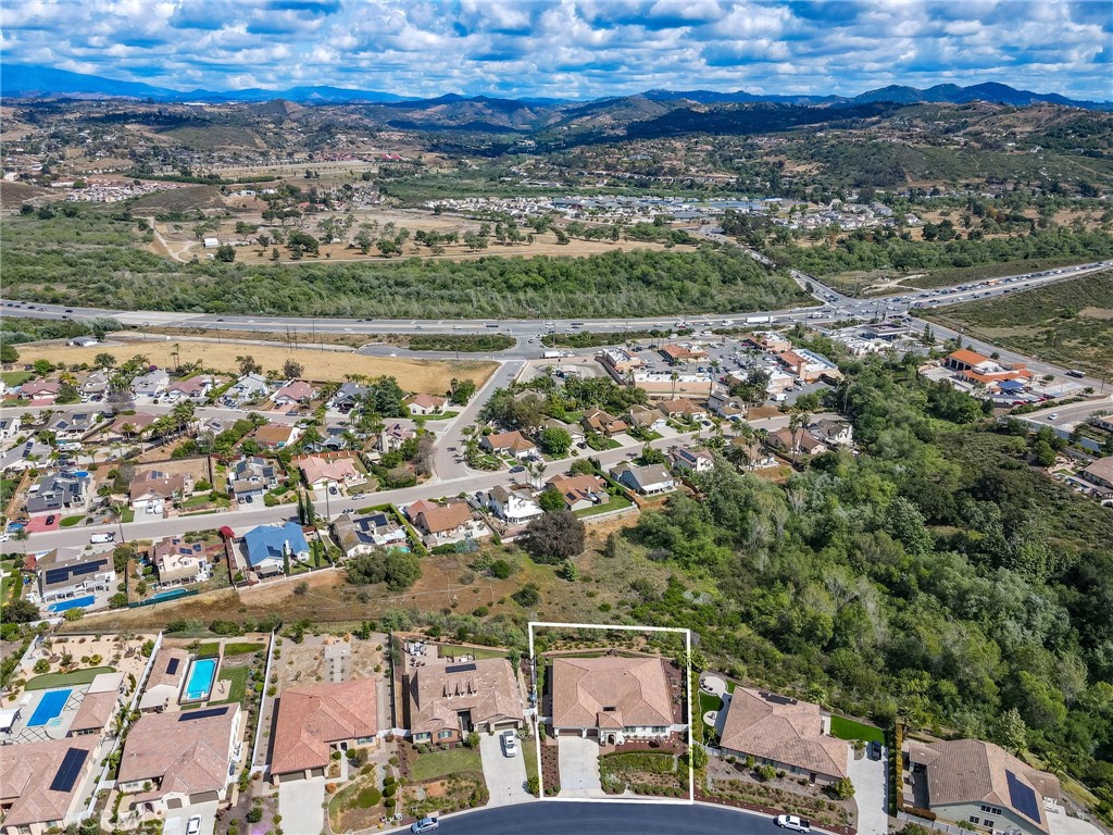 https://media.crmls.org/medias/ffaded51-4168-4b60-b9a2-5982d7cc2c53.jpg?preset=X-Large