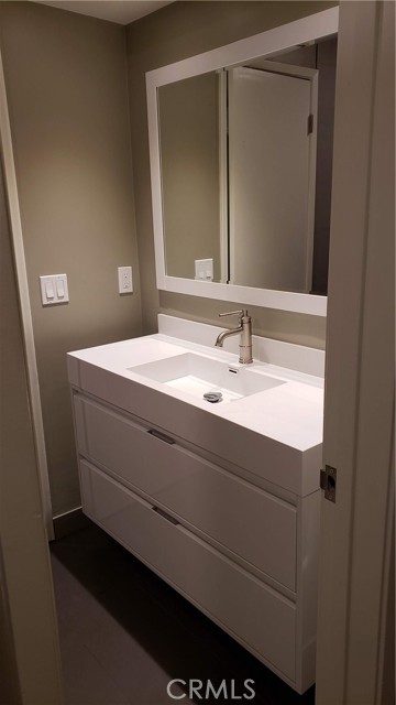 Detail Gallery Image 11 of 19 For 215 Lower Cliff Dr #D,  Laguna Beach,  CA 92651 - 1 Beds | 1 Baths