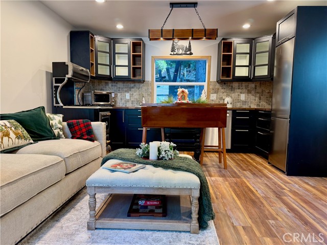 Detail Gallery Image 3 of 26 For 675 Pinnacle, Lake Arrowhead,  CA 92352 - 3 Beds | 2 Baths