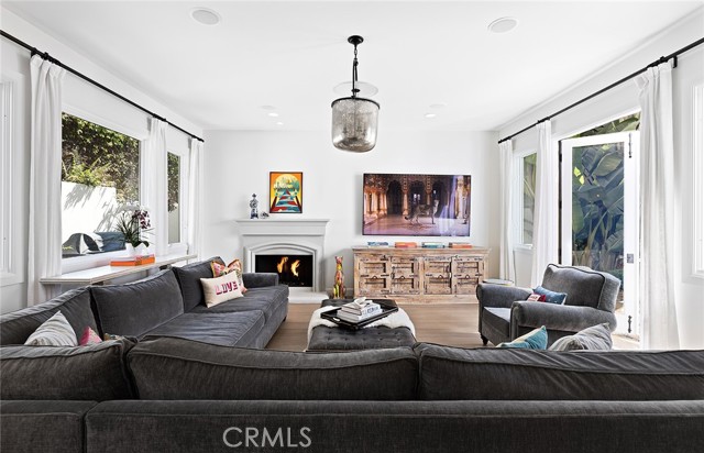 Detail Gallery Image 15 of 58 For 328 Emerald Bay, Laguna Beach,  CA 92651 - 4 Beds | 4/1 Baths