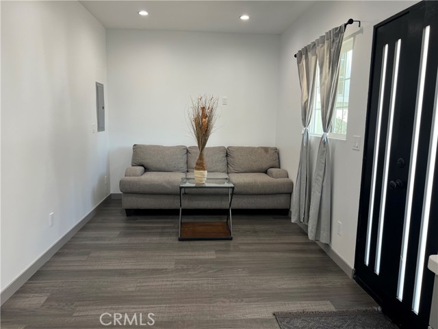 Detail Gallery Image 3 of 11 For 19031 Schoenborn St, Northridge,  CA 91324 - 1 Beds | 1 Baths