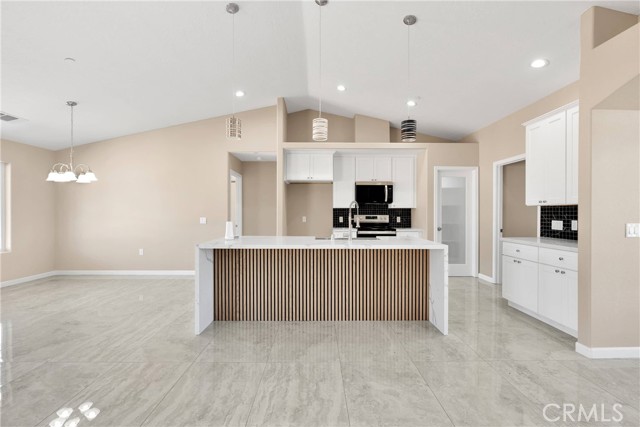 20020 Symeron Road, Apple Valley CA: https://media.crmls.org/medias/ffb0f43a-90d1-4a34-83ad-13aa149162e6.jpg