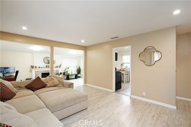 Detail Gallery Image 3 of 19 For 7642 Arnett, Downey,  CA 90241 - 2 Beds | 1 Baths