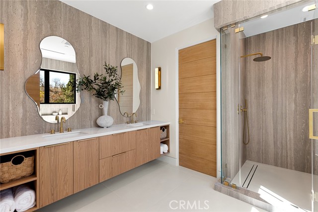 22640 Clarendon Street, Woodland Hills CA: https://media.crmls.org/medias/ffb1780b-a347-41a4-b44e-f1a1d264c4aa.jpg