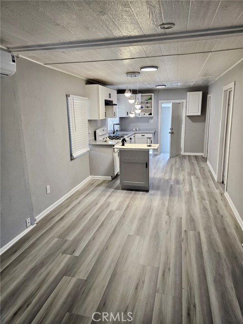 Detail Gallery Image 4 of 16 For 340 W Congress, Colton,  CA 92324 - – Beds | – Baths