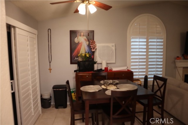 Detail Gallery Image 6 of 25 For 12422 Highgate Ave, Victorville,  CA 92395 - 2 Beds | 2 Baths