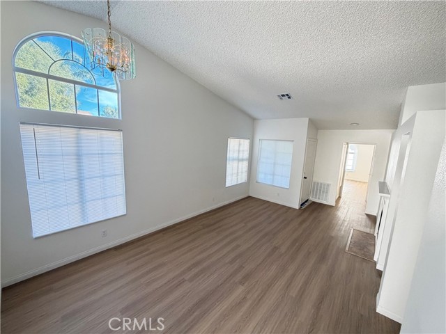 Detail Gallery Image 7 of 12 For 466 Granite View, Perris,  CA 92571 - 4 Beds | 2 Baths