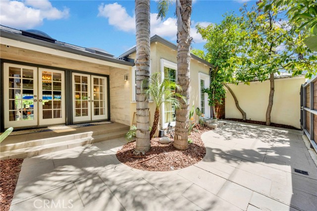 Detail Gallery Image 12 of 43 For 3374 Floyd, Los Angeles,  CA 90068 - 3 Beds | 2 Baths