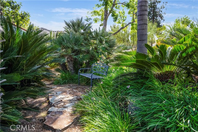 Detail Gallery Image 10 of 41 For 1585 Country Club Dr, Riverside,  CA 92506 - 3 Beds | 2 Baths