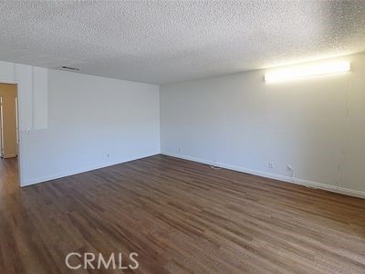 https://media.crmls.org/medias/ffb35739-8b8c-40bb-9fe3-cea099b20ee7.jpg?preset=X-Large