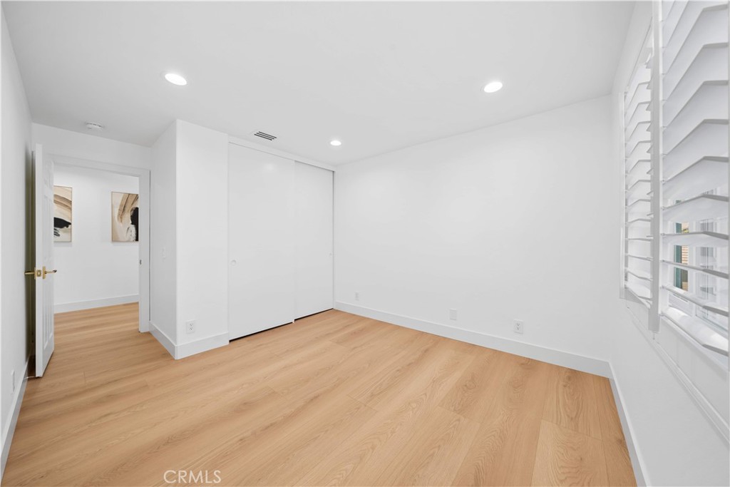 https://media.crmls.org/medias/ffb362b2-53c1-4f71-a63c-030a93bd04f1.jpg?preset=X-Large