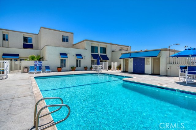 Detail Gallery Image 11 of 35 For 711 Pacific Coast Hwy #421,  Huntington Beach,  CA 92648 - 2 Beds | 1/1 Baths