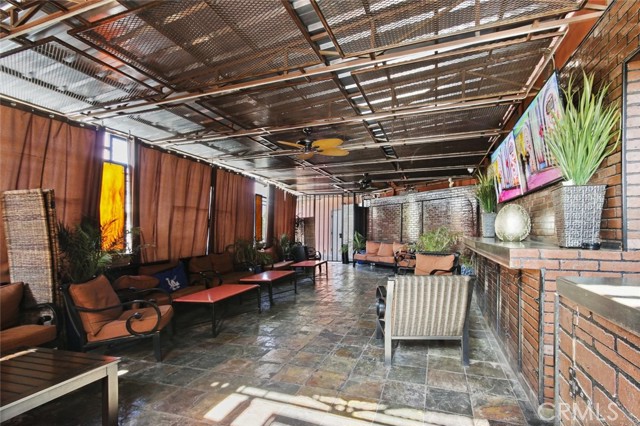 8759 Glenoaks Boulevard, Sun Valley CA: https://media.crmls.org/medias/ffb3efc0-5c1e-4810-8d3c-20e7d5b00542.jpg
