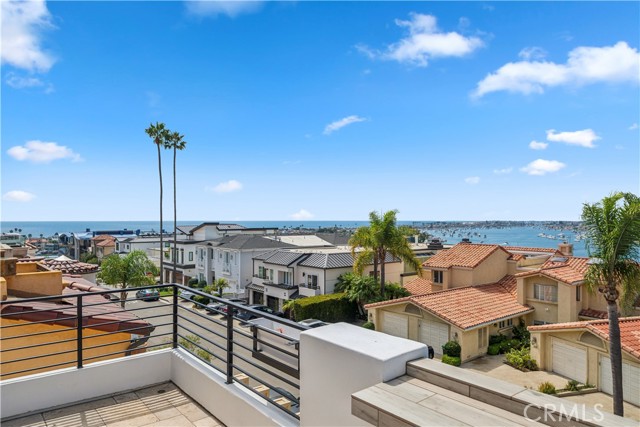 312 Carnation Avenue, Corona del Mar CA: https://media.crmls.org/medias/ffb420b1-64ea-4adb-a6f4-46afbab05823.jpg