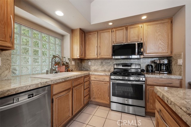 Detail Gallery Image 3 of 19 For 3327 Sterling Dr, Corona,  CA 92882 - 3 Beds | 2 Baths