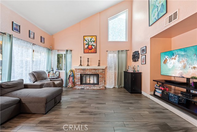 7726 Whitney Drive, Jurupa Valley CA: https://media.crmls.org/medias/ffb5f06f-e4bc-4649-8353-b014bb745c7f.jpg
