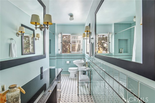 Detail Gallery Image 26 of 38 For 8246 4th St, Los Angeles,  CA 90048 - 2 Beds | 2 Baths