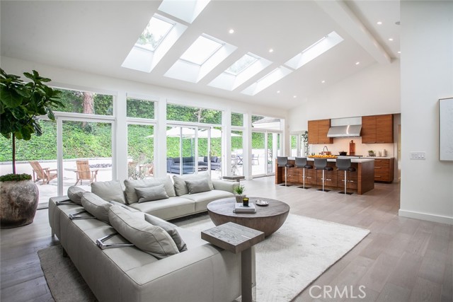 Detail Gallery Image 11 of 28 For 11 Greenbriar, Newport Beach,  CA 92660 - 3 Beds | 2/1 Baths