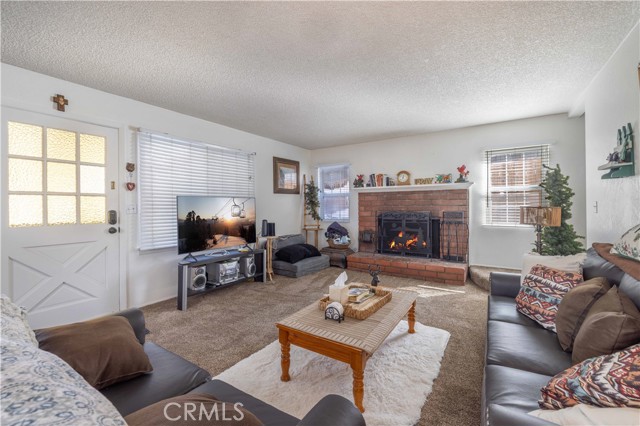 Detail Gallery Image 4 of 27 For 568 Wren, Big Bear Lake,  CA 92315 - 2 Beds | 1 Baths