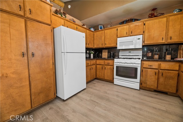 Detail Gallery Image 14 of 40 For 42106 Snowmass Ln, Big Bear Lake,  CA 92315 - 3 Beds | 2 Baths