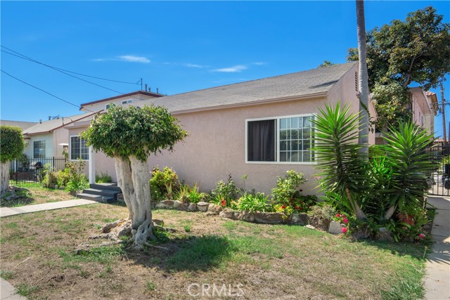 12443 York Avenue, Hawthorne CA: https://media.crmls.org/medias/ffb98395-5970-4b5f-8826-985571507747.jpg