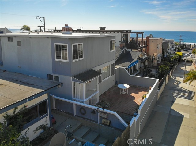 230 30th Street, Hermosa Beach, California 90254, 5 Bedrooms Bedrooms, ,3 BathroomsBathrooms,Residential,Sold,30th,SB22001152