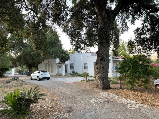 Huge front yard with circular driveway