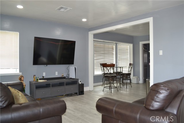 11068 Penrose, Sun Valley CA: https://media.crmls.org/medias/ffba6b00-5528-4c84-aec3-29021aa72f15.jpg