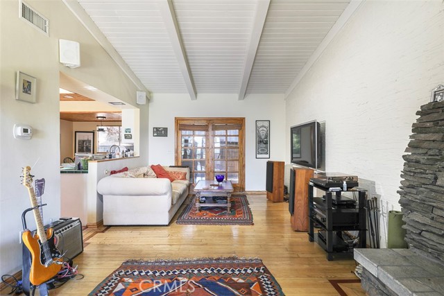 22526 Cass Avenue, Woodland Hills CA: https://media.crmls.org/medias/ffba8092-2805-4640-9d73-0b05f77d44f2.jpg