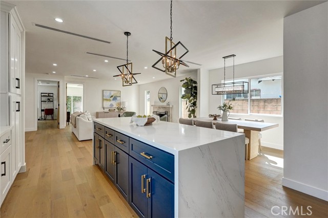 Detail Gallery Image 10 of 49 For 6852 6854 Atoll Avenue, North Hollywood,  CA 91605 - 4 Beds | 4 Baths