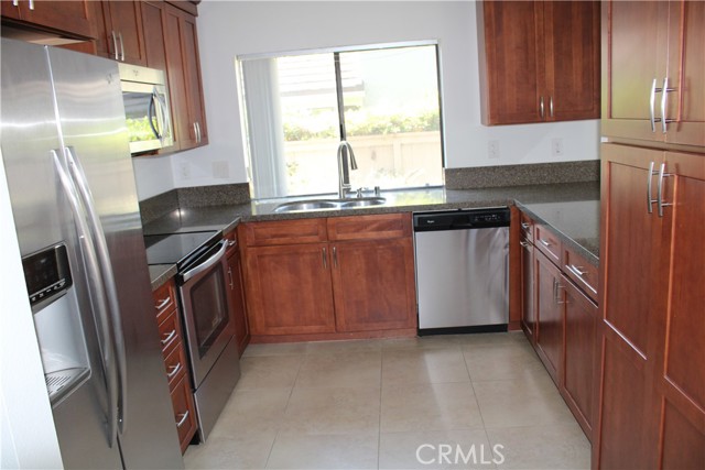 24 Woodgrove, Irvine CA: https://media.crmls.org/medias/ffbc4409-e5e3-4d94-b9c8-43e15533b038.jpg