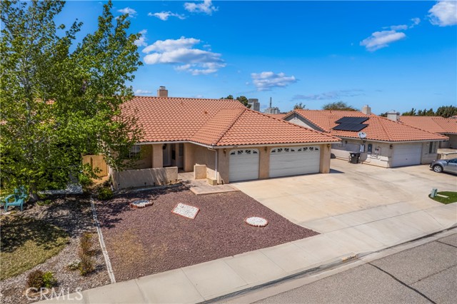 12994 High Vista st, Victorville CA: https://media.crmls.org/medias/ffbcdbdd-129a-4c9b-adc8-275cbb8c1eee.jpg