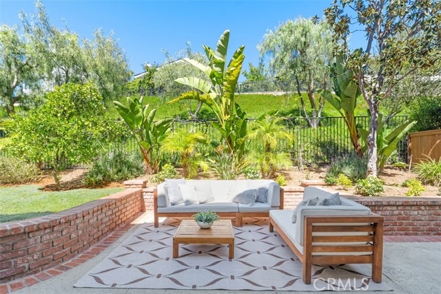 17 Silver Crescent, Irvine CA: https://media.crmls.org/medias/ffbce41e-96ce-4ff2-a279-aa2320864ca8.jpg