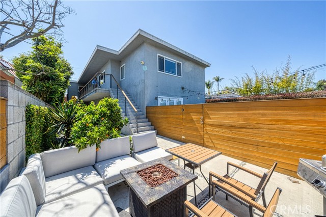 828 Indiana Avenue, Venice CA: https://media.crmls.org/medias/ffbd2076-79cf-43ec-ab81-5d8557c466b7.jpg