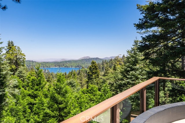 Detail Gallery Image 18 of 69 For 733 Crest Estates Dr, Lake Arrowhead,  CA 92352 - 5 Beds | 3/1 Baths