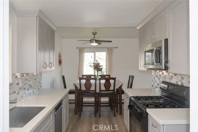 Detail Gallery Image 10 of 30 For 17451 Newland, Huntington Beach,  CA 92647 - 3 Beds | 2 Baths