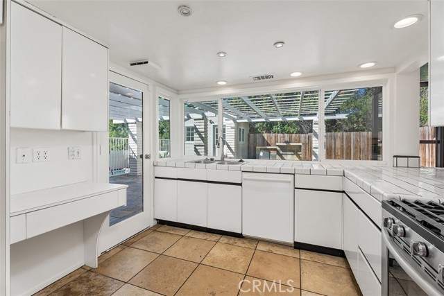 Detail Gallery Image 17 of 52 For 26581 Saddleback Dr, Mission Viejo,  CA 92691 - 5 Beds | 3/1 Baths