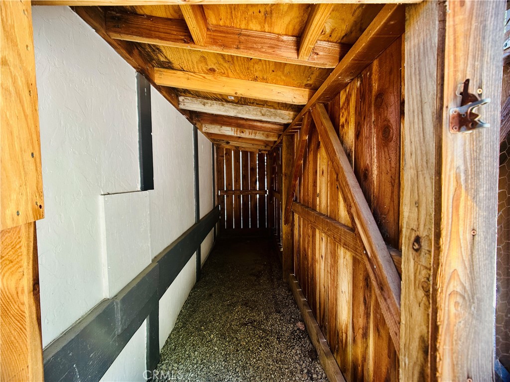 https://media.crmls.org/medias/ffc09c04-f716-4787-9fb7-e58932d096c9.jpg?preset=X-Large