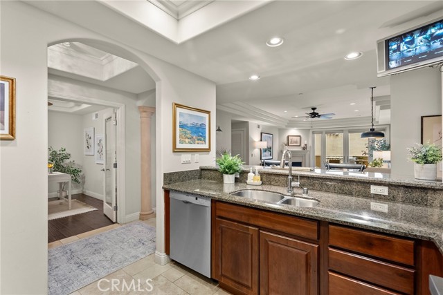 Detail Gallery Image 25 of 32 For 12044 Hoffman St #204,  Studio City,  CA 91604 - 3 Beds | 3 Baths