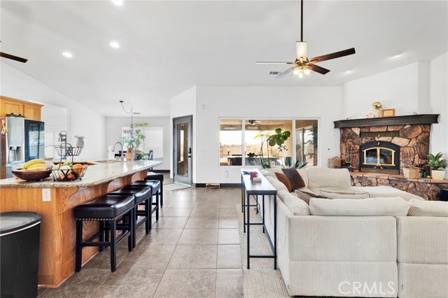 Detail Gallery Image 13 of 75 For 13724 Yuma Rd, Apple Valley,  CA 92307 - 5 Beds | 2/1 Baths