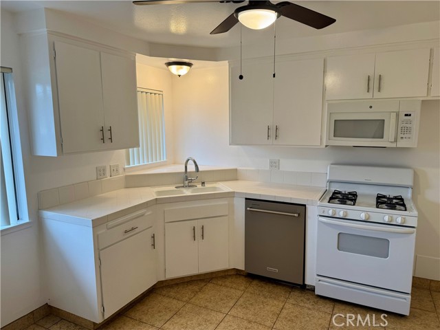 Detail Gallery Image 8 of 18 For 1682 W Cindy Ln #B,  Anaheim,  CA 92802 - 2 Beds | 2 Baths