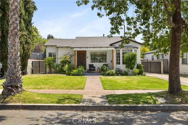 1820 N Avon Street, Burbank CA: https://media.crmls.org/medias/ffc3b5b9-ca9e-431c-bd39-3d80c5a9ba6e.jpg